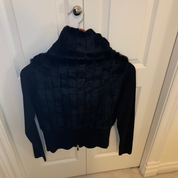 BEAUTIFUL BLACK FUR AND FABRIC CROPPED JACKET - Picture 4 of 11